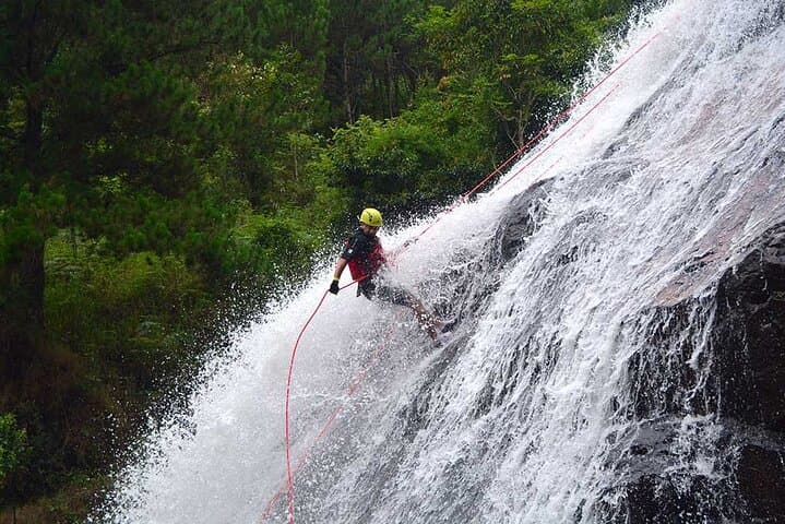 Da Lat Canyoning: Full-Day Waterfall Abseiling and Water Slides with Lunch