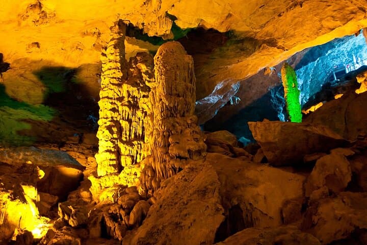 Halong Bay Day Cruise: Junk Boat, Kayaking & Titop Island 1-Day Tour photo 4