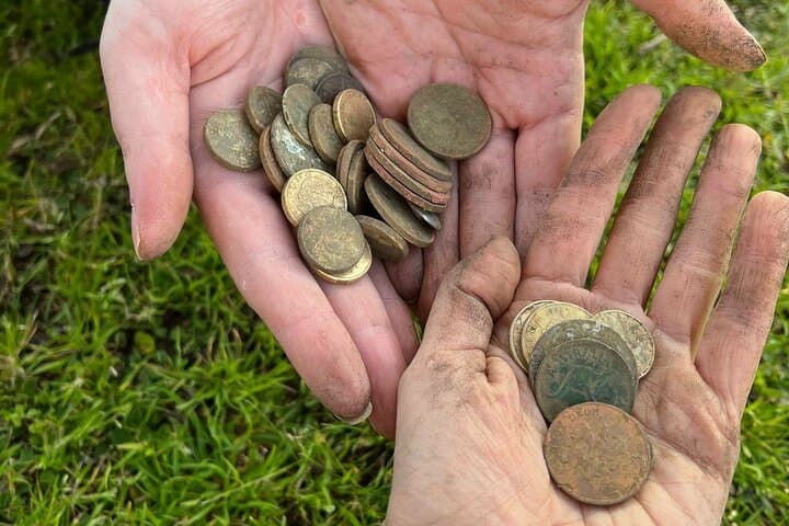 Melbourne Treasure Hunt 101: St Kilda Metal Detecting Beach Adventure