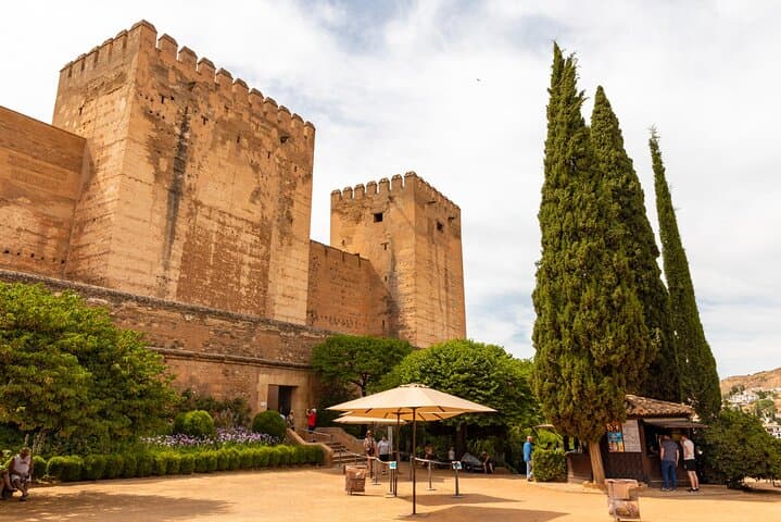 Alhambra Self-Guided Scavenger Hunt: Explore Granada's Free-Area on Foot photo 5