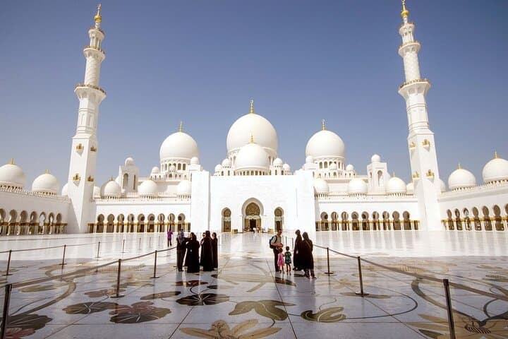 Abu Dhabi City Tour: Sheikh Zayed Grand Mosque, Corniche & Heritage Village