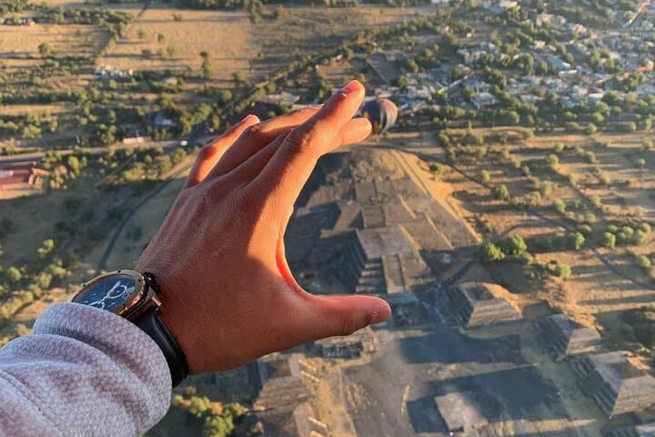 Sunrise Hot Air Balloon Over Teotihuacan's Pyramids — VR-Guided Dawn Flight photo 2