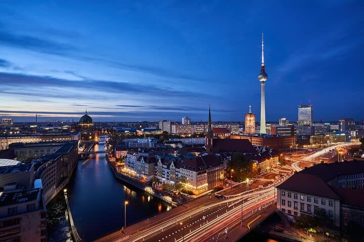 Berlin Capital Sunset Dinner Cruise: 4-Course Gourmet Cruise on the Spree