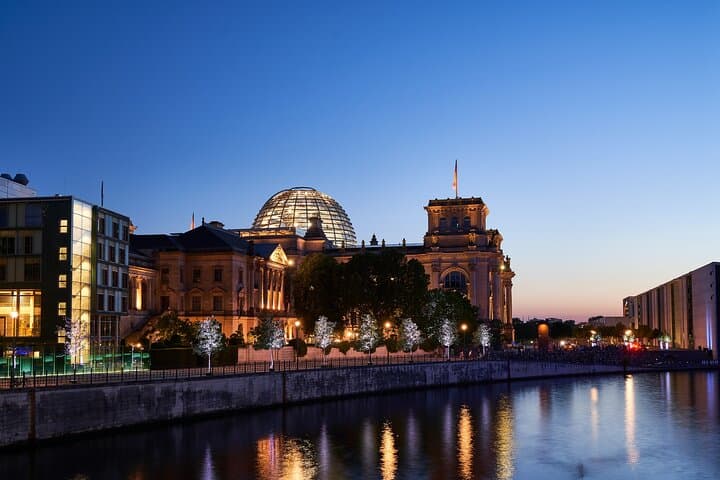 Berlin Capital Sunset Dinner Cruise: 4-Course Gourmet Cruise on the Spree photo 6