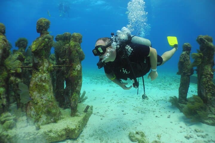 Discover Scuba at MUSA: Beginner Dives to Cancun’s Underwater Museum photo 4