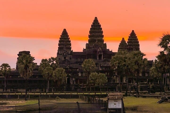 Angkor Wat Sunrise: Ultimate 1-Day Guided Temple Tour photo 6