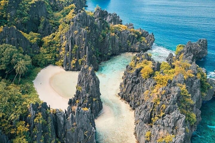 El Nido Tour C: Hidden Beaches & Snorkeling — Secret Beach, Matinloc & Helicopter Island photo 6