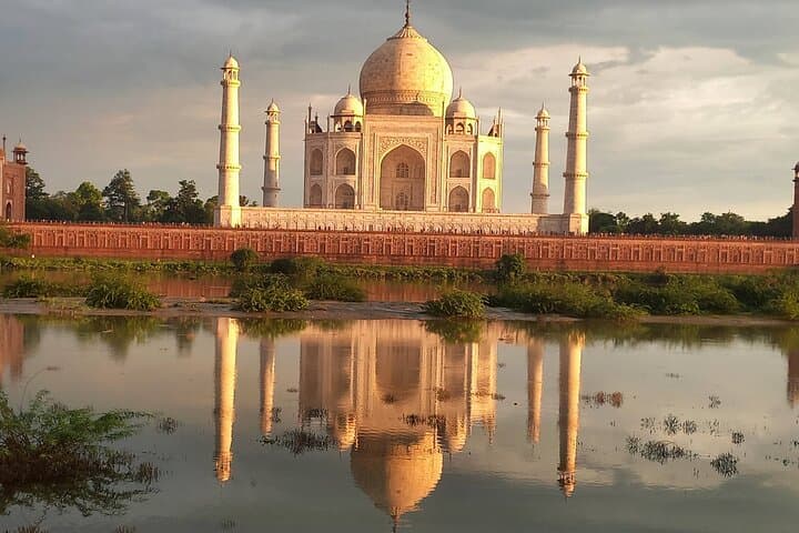 VIP Skip-the-Line Taj Mahal & Agra Fort Tour — 3-Hour Guided Visit photo 2