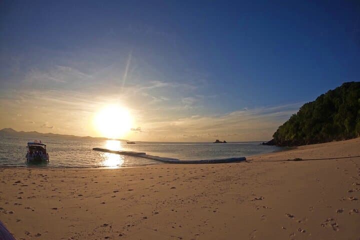 Phi Phi Islands Sunrise Speedboat Tour with Seaview Lunch and Snorkeling photo 4