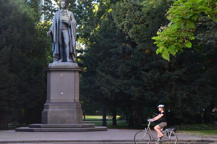 Frankfurt Bike Tour: Skyline, Goethe House & Apple Wine Cycling Experience photo 3