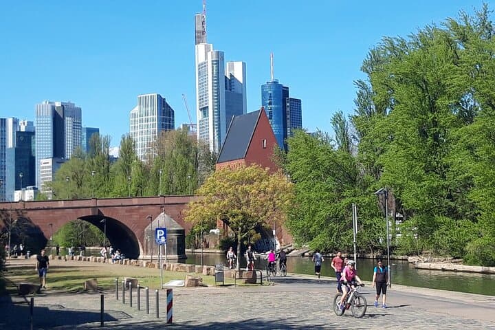 Frankfurt Bike Tour: Skyline, Goethe House & Apple Wine Cycling Experience photo 4
