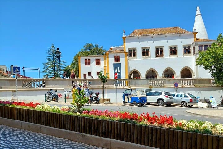 Private Sintra Tuk Tuk Tour — Palaces, Mountain Views & Local Flavors photo 2