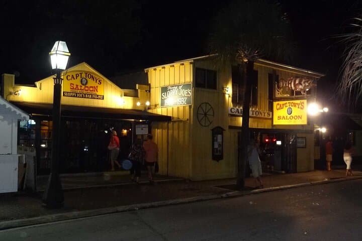 Nighttime Hemingway Walking Tour of Key West: Historic Bars & Literary Haunts photo 6