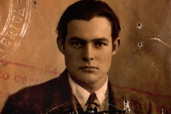 Nighttime Hemingway Walking Tour of Key West: Historic Bars & Literary Haunts