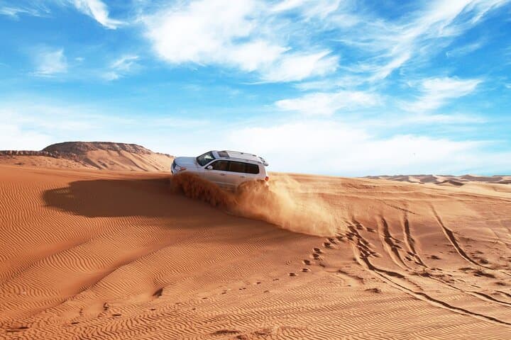 Dubai Desert Safari: 4x4 Dune Bashing, BBQ Dinner & Belly Dance Experience