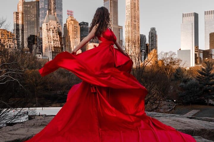 Flying-dress Photoshoot on Brooklyn Bridge & DUMBO: Iconic NYC Portrait Session photo 4
