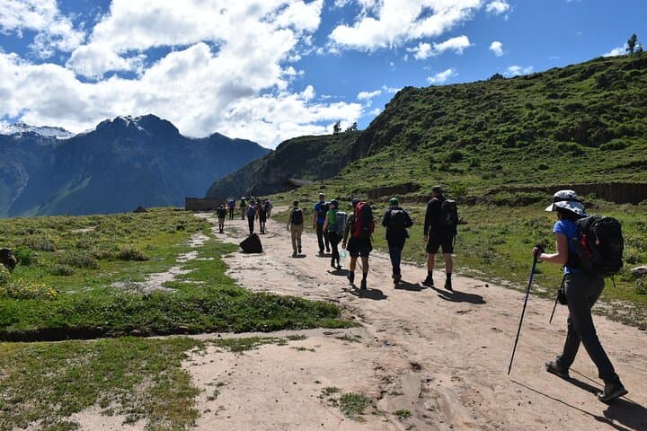 Colca Canyon 2-Day Adventure Trek: Sangalle Oasis & Condor Views