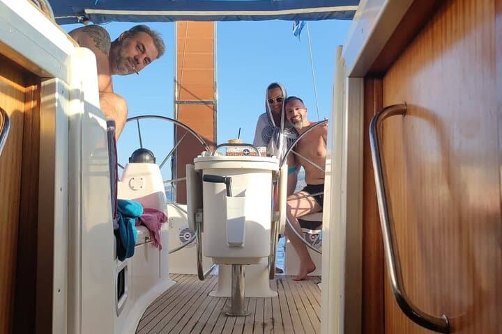 Sail-the-saronic-coast-temple-of-poseidon-day-charter photo 3