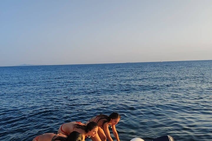 Sail-the-saronic-coast-temple-of-poseidon-day-charter photo 4