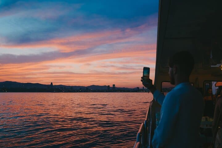 Barcelona Boat Party Cruise: 2-Hour Catamaran DJ Cruise with Drinks photo 5