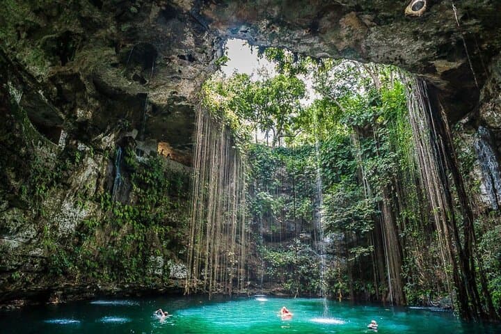 Chichén-Itzá-deluxe-tour-2-cenotes-round-transportation-from-tulum photo 2
