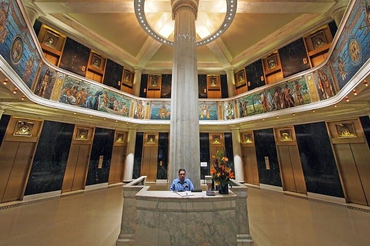 Inside Chicago's Loop: Private Architecture Walking Tour of Historic Skyscrapers photo 4