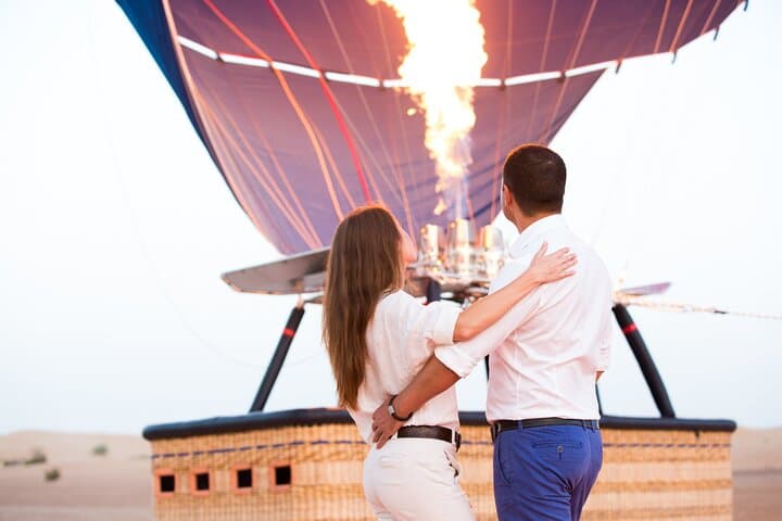 Sunrise Hot Air Balloon Over Dubai Desert: Private 5-Hour Experience