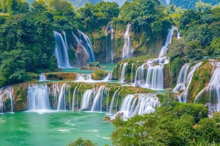 Ban Gioc Waterfall and Ba Be Lake 3-Day Adventure from Hanoi