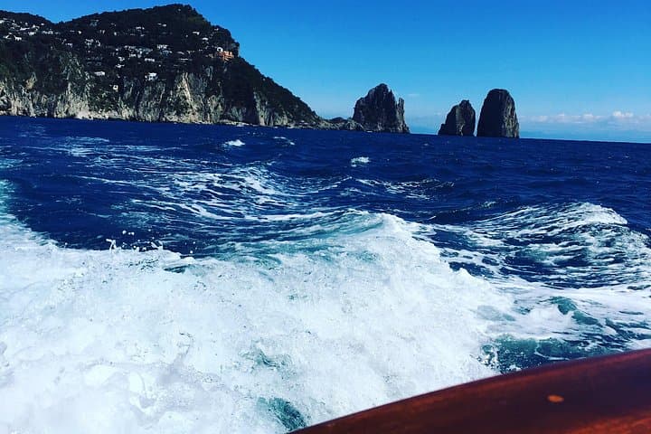 2-Hour Private Boat Tour of Capri's Coastal Wonders photo 2