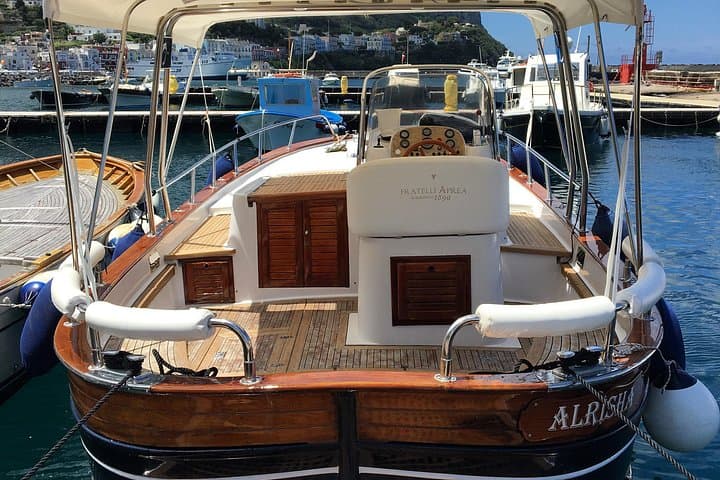 2-Hour Private Boat Tour of Capri's Coastal Wonders photo 4