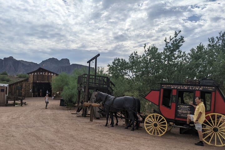 Exploring Arizona’s Apache Trail and Canyon Lake with Dolly Steamboat