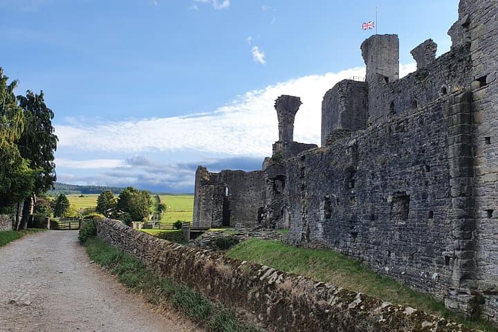 Private Luxury Yorkshire Dales Tour from York – Bolton Castle & Grassington Day Trip photo 4