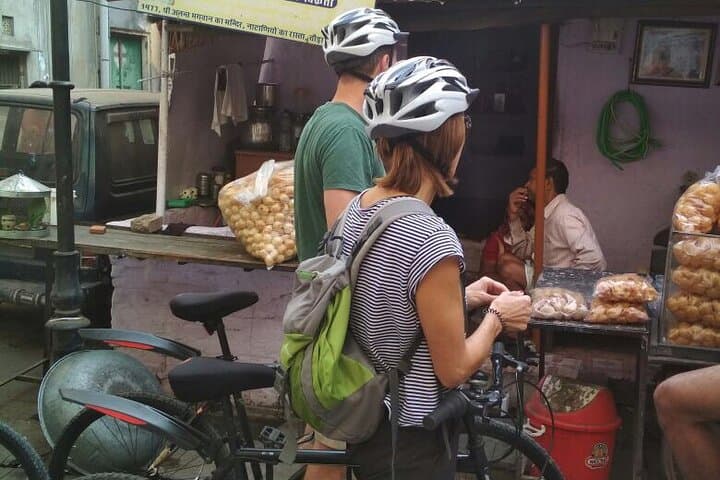 Morning Heritage Cycle Tour of Jaipur: Markets, Temples & Artisans photo 3