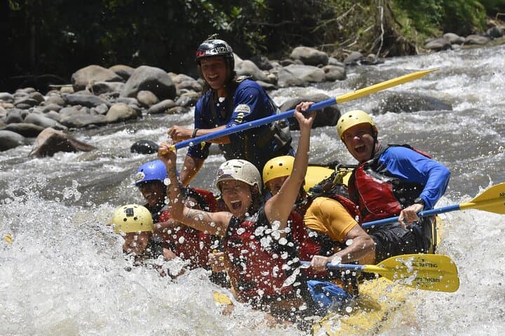 Río Sarapiquí Afternoon Rafting from La Fortuna — Class III Lowland Jungle Run photo 4