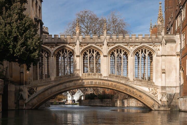 Cambridge Punting Tour on the River Cam: Shared Chauffeured College Backs Experience photo 3