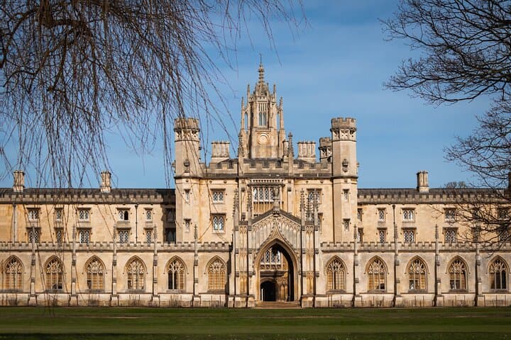 Cambridge Punting Tour on the River Cam: Shared Chauffeured College Backs Experience photo 4