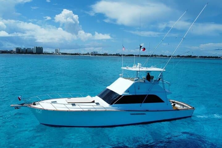 Private Yacht Charter in Cancún: Snorkel MUSA or Meco Reef on Your Schedule