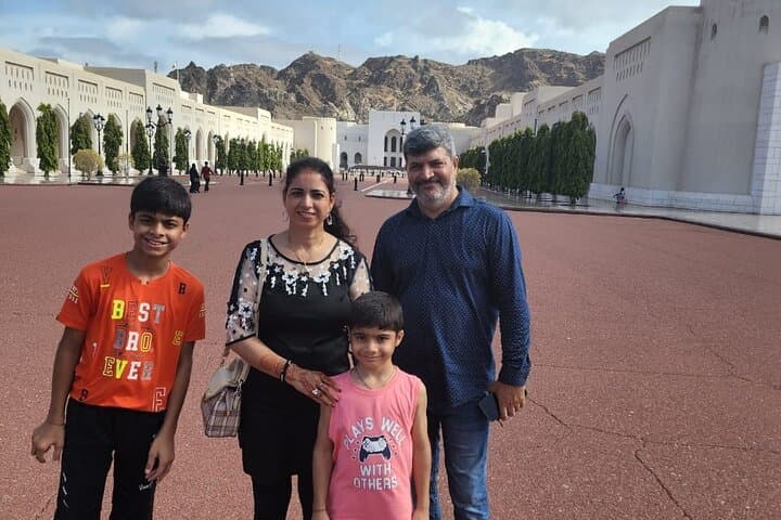 Full-Day Private Muscat City Tour — Sultan Qaboos Mosque, Muttrah & Al Alam Palace photo 4