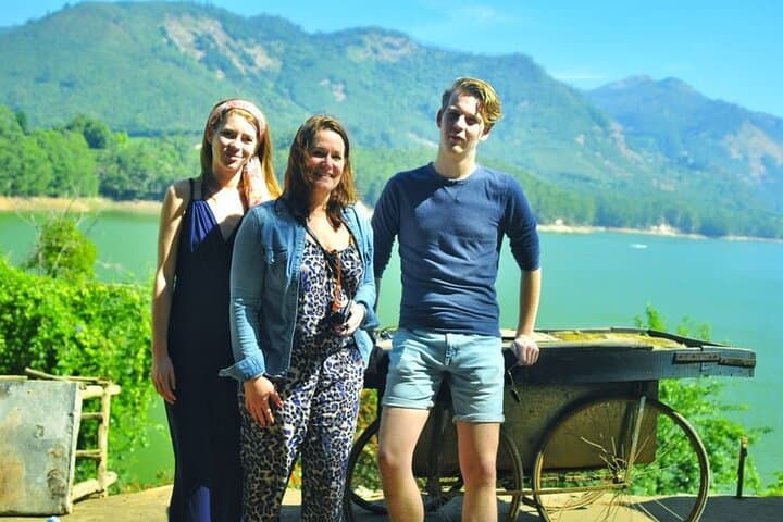 5-Day Private Kerala Tour: Munnar, Thekkady & Alleppey Backwaters