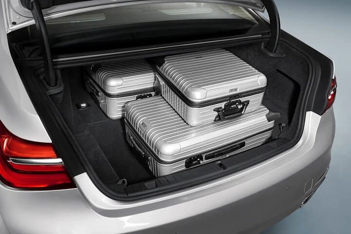 DWC to Dubai Private Arrival Transfer by Car or SUV photo 3