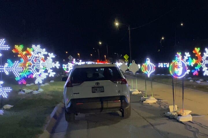 Drive-through Christmas Lights at Star City Shores — Lincoln FM-Synced Holiday Spectacle photo 2