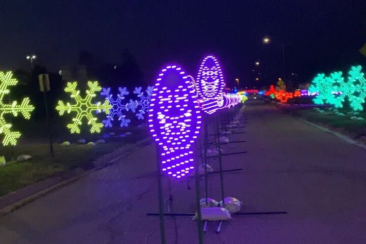 Drive-through Christmas Lights at Star City Shores — Lincoln FM-Synced Holiday Spectacle photo 4