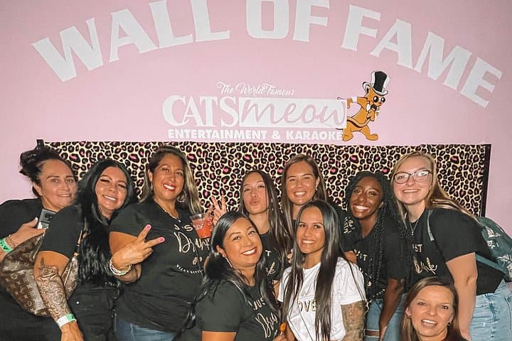 Fremont Street Bar Crawl: Nightlife Walking Tour in Downtown Las Vegas photo 4