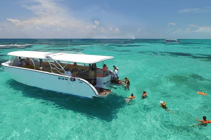 Private Catamaran to Isla Mujeres: Snorkel, Open Bar & Playa Norte Day Trip photo 6