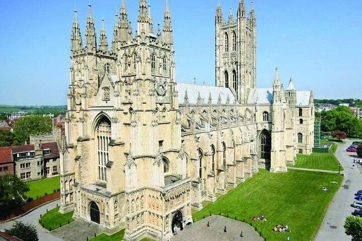 Castles and Cathedrals Tour from London — Hever, Dover & Canterbury 2-Day Guided Experience