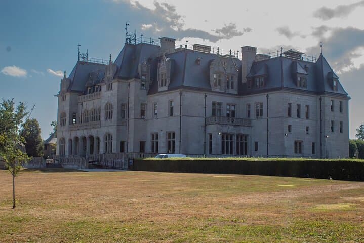 Newport Cliff Walk GPS Audio Tour: Explore Gilded Age Mansions and Coastal Views photo 1
