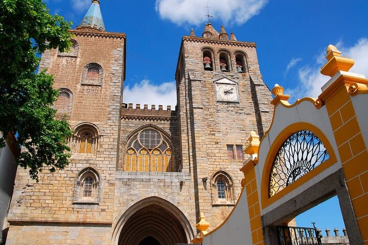 Evora Private Walking Tour with Local Guide — 90-Minute Historic City Walk photo 3