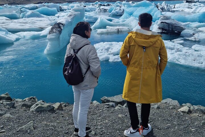 Full-Day Private South Coast Tour to Jökulsárlón and Diamond Beach photo 3