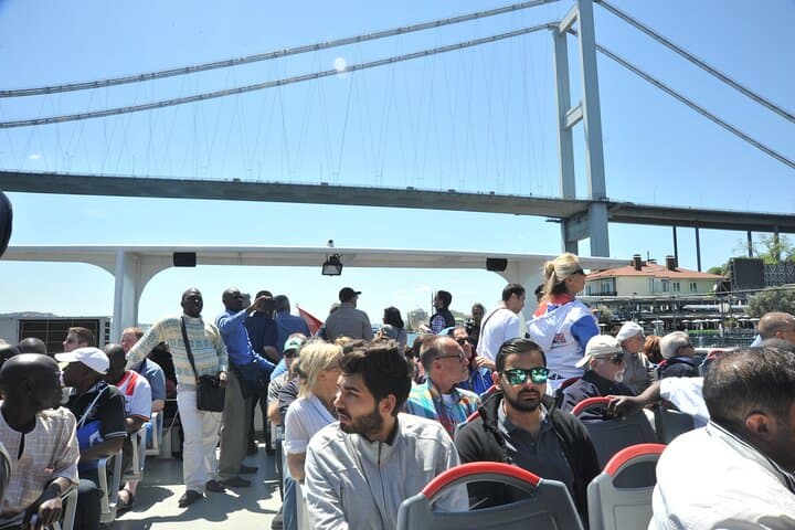Bosphorus & Golden Horn Cruise with Audio Guide — Istanbul Sightseeing by Boat photo 2