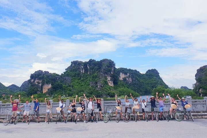 Ninh Binh Full-Day: Tam Coc Boat, Hoa Lu Ancient City & Mua Cave Viewpoint photo 4